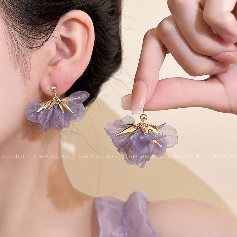 Net Yarn Flowers Earrings - Image 7