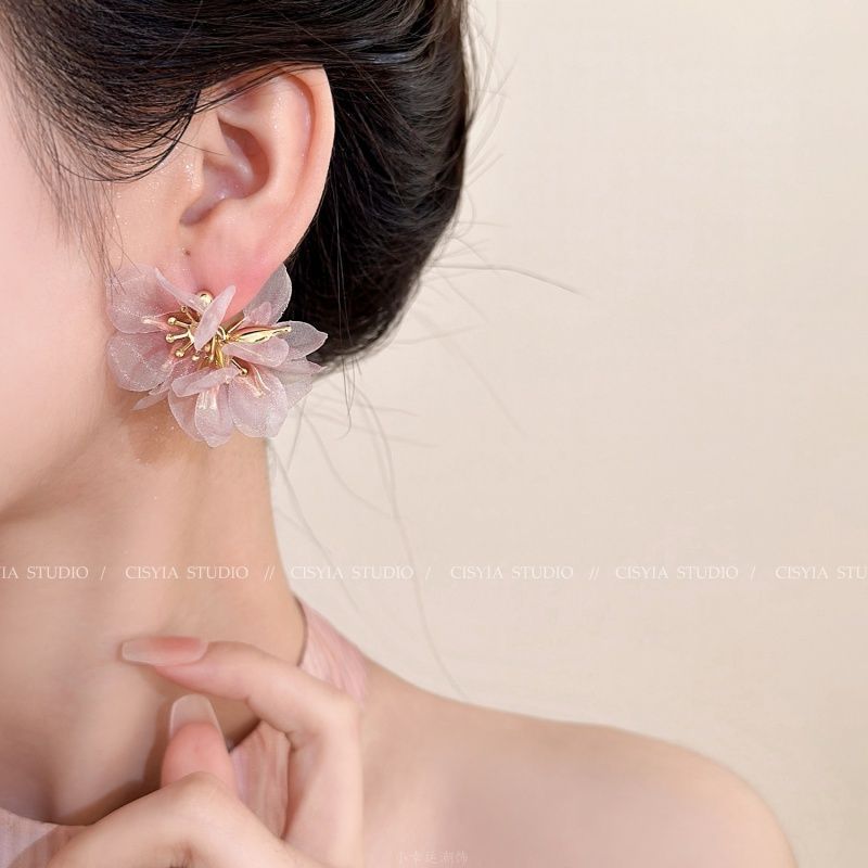 Net Yarn Flowers Earrings - Image 2