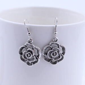 New Fashionable Flower Earrings For Women
