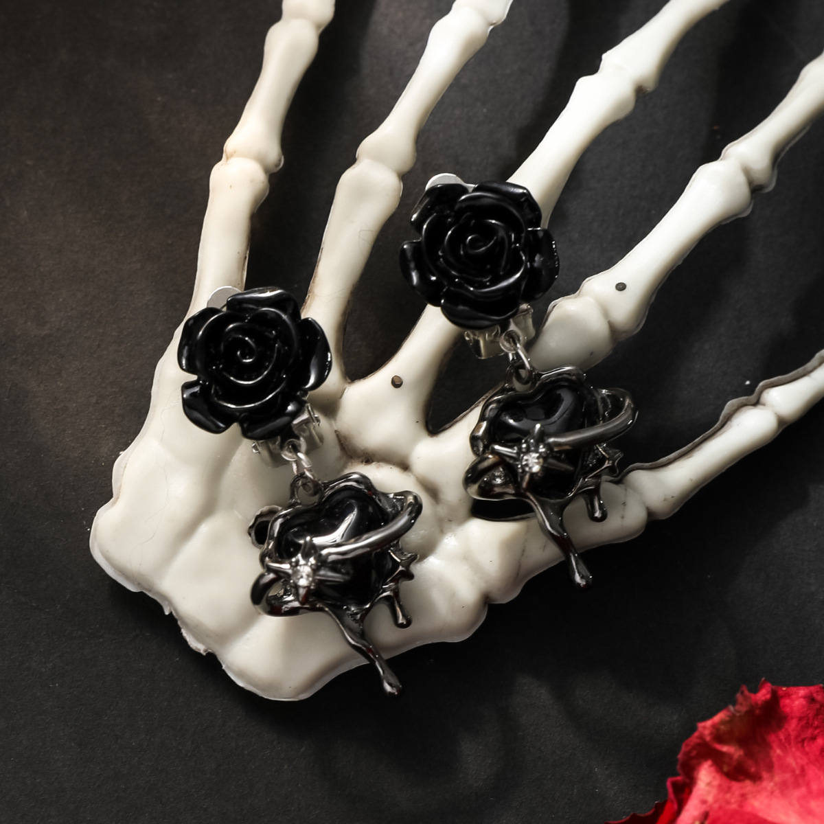 Dark Punk Special-interest Design Black Rose Heart-shaped Tassel Earrings - Image 4