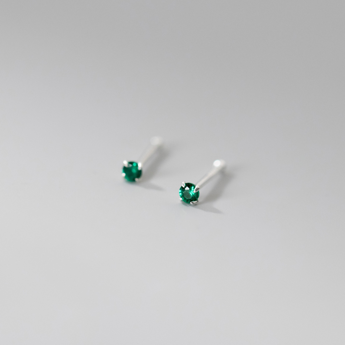 Pure Silver 999 Four-claw Color Single Rhinestone Ear Studs - Image 9