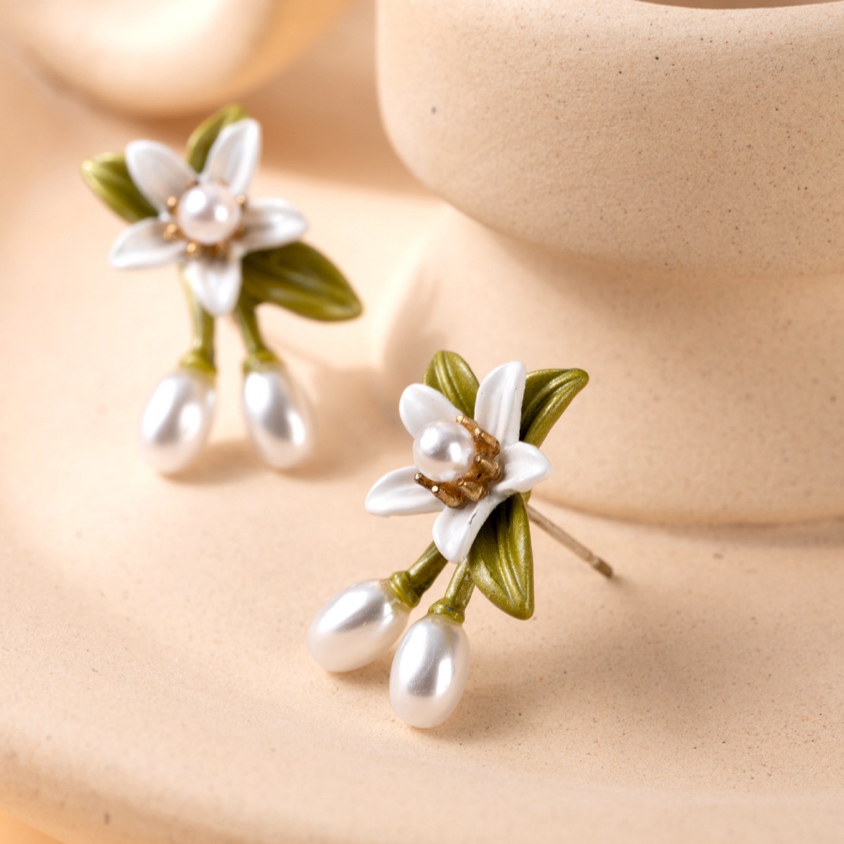 European And American Super Fairy Mori Style Lily Pearl Stud Earrings - Image 3