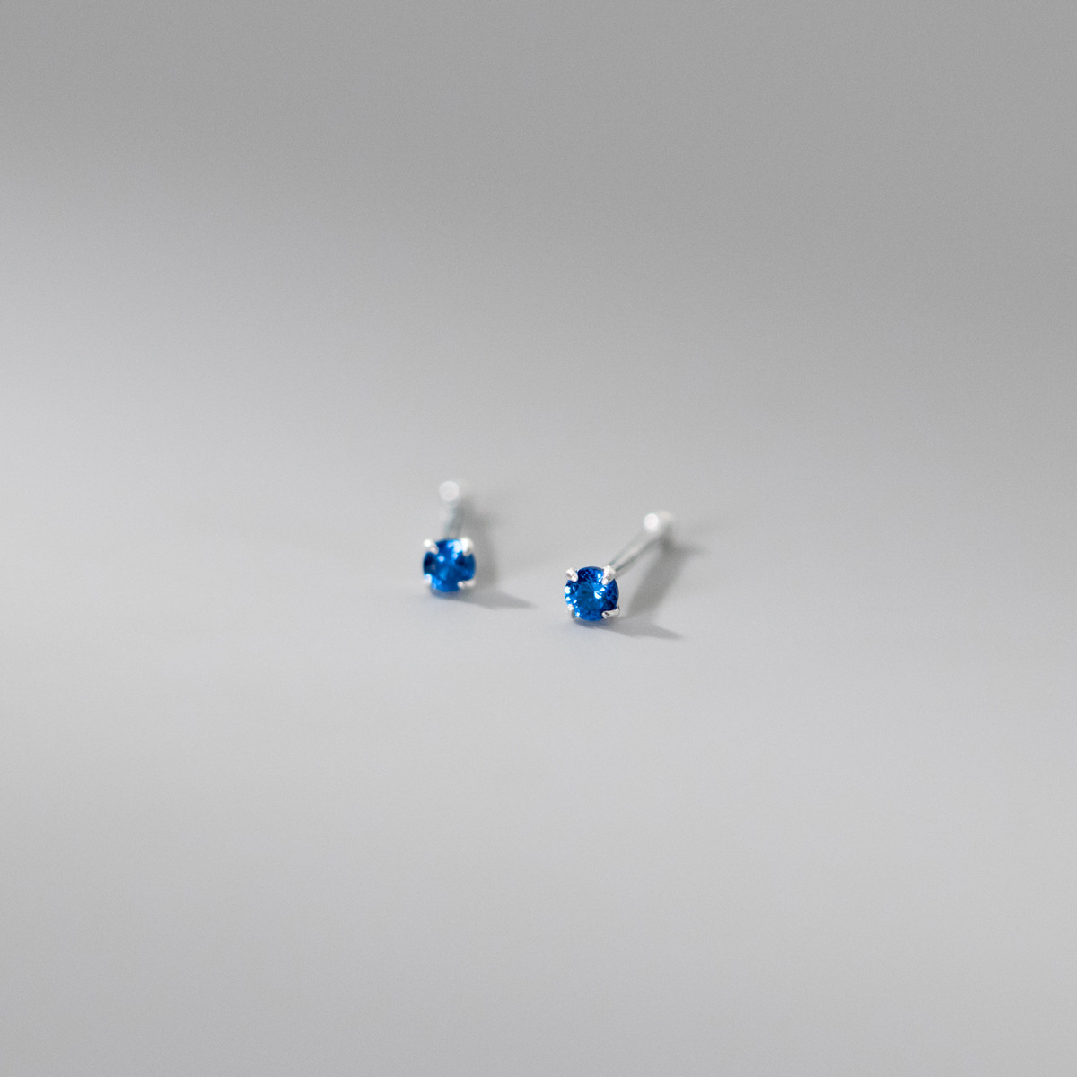 Pure Silver 999 Four-claw Color Single Rhinestone Ear Studs - Image 8