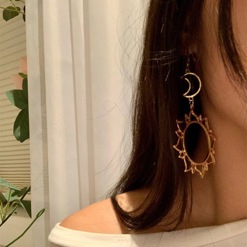 Retro Asymmetric Sun Moon Hollow Stud Earrings - Image 3