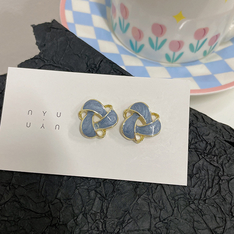 All-match Retro Flower Petite Earrings Women - Image 6