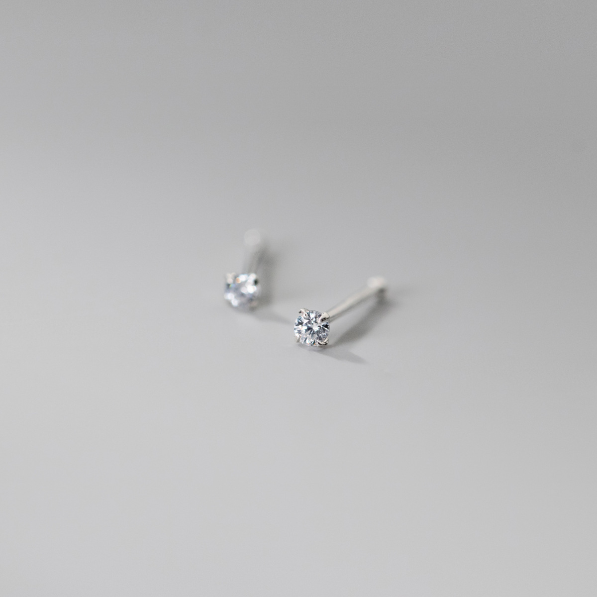 Pure Silver 999 Four-claw Color Single Rhinestone Ear Studs - Image 5