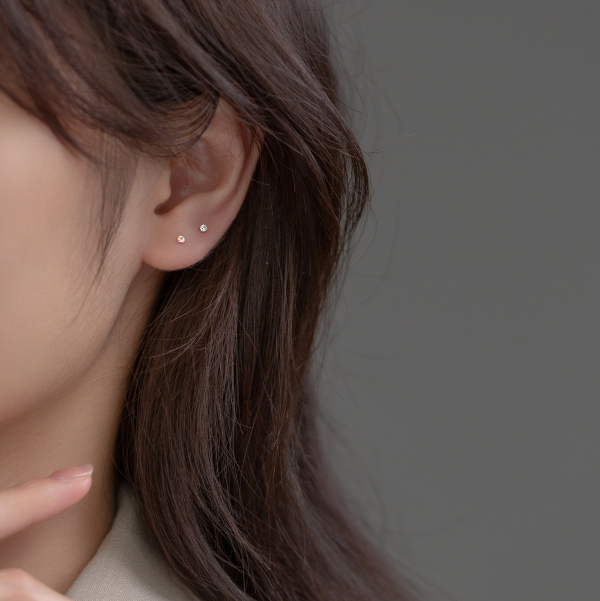 Pure Silver 999 Four-claw Color Single Rhinestone Ear Studs - Image 2