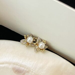 New Exquisite Fashion All-match Small Diamond Pearl Flower Earrings