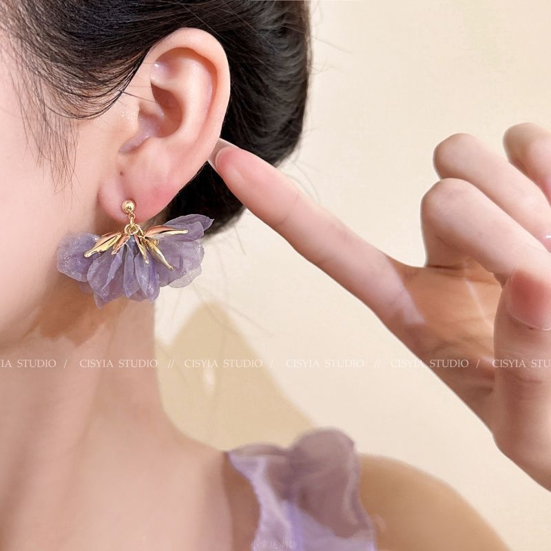 Net Yarn Flowers Earrings - Image 4