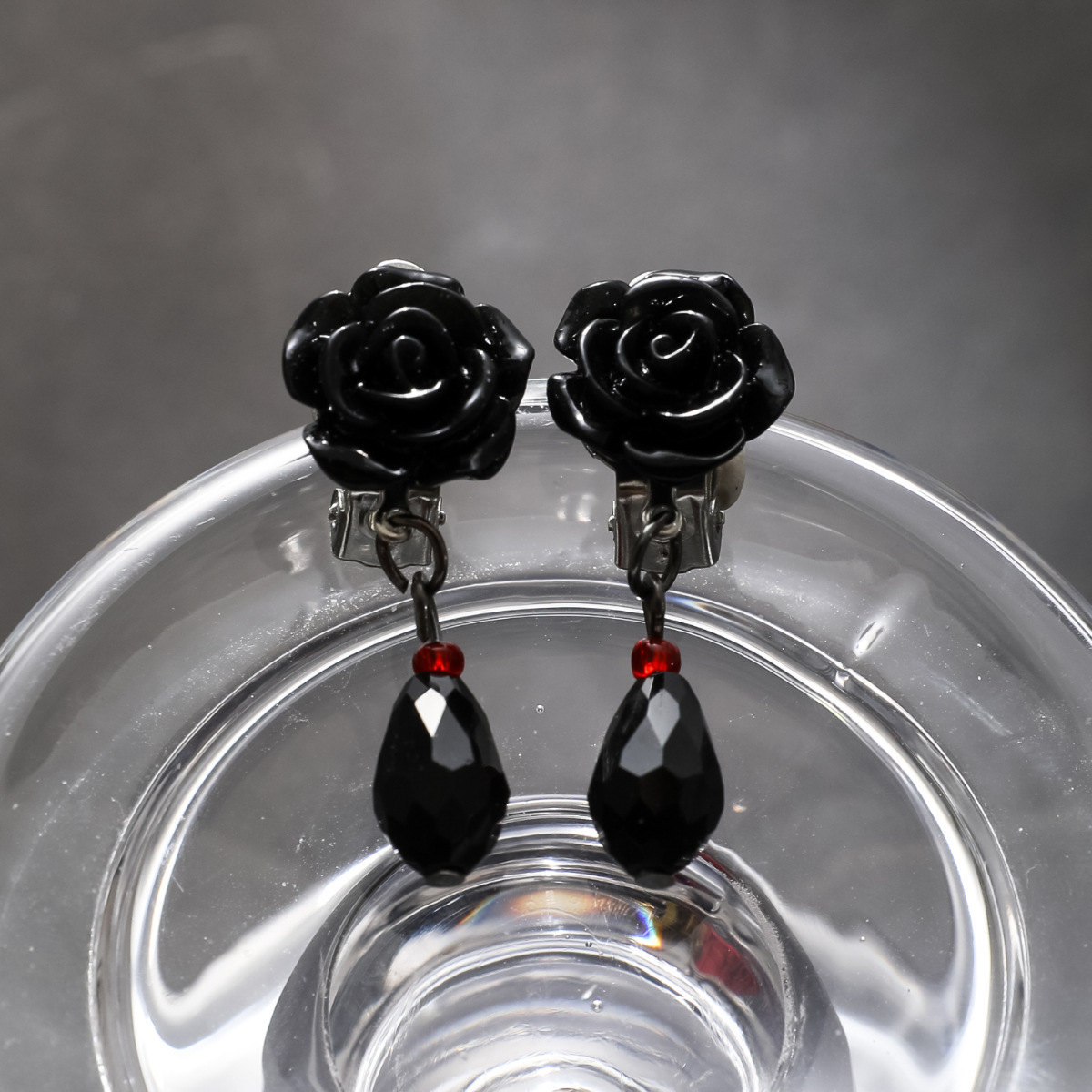 Dark Punk Special-interest Design Black Rose Heart-shaped Tassel Earrings - Image 2